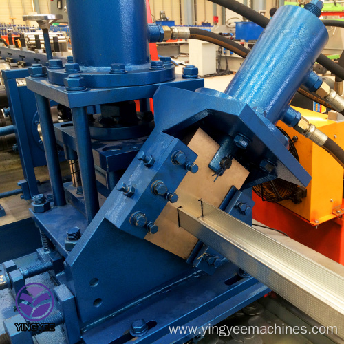 Automatic width change stud&track roll forming machine